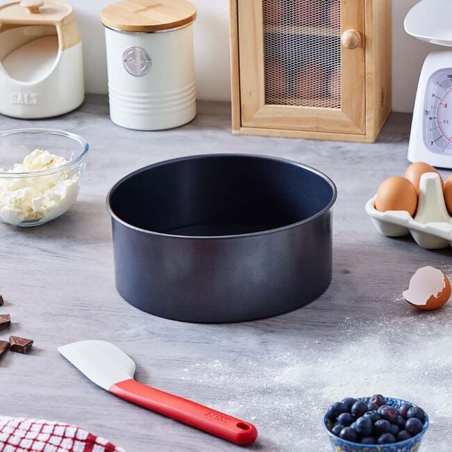 Connoisseur Loose Base Round Cake Tin 8"